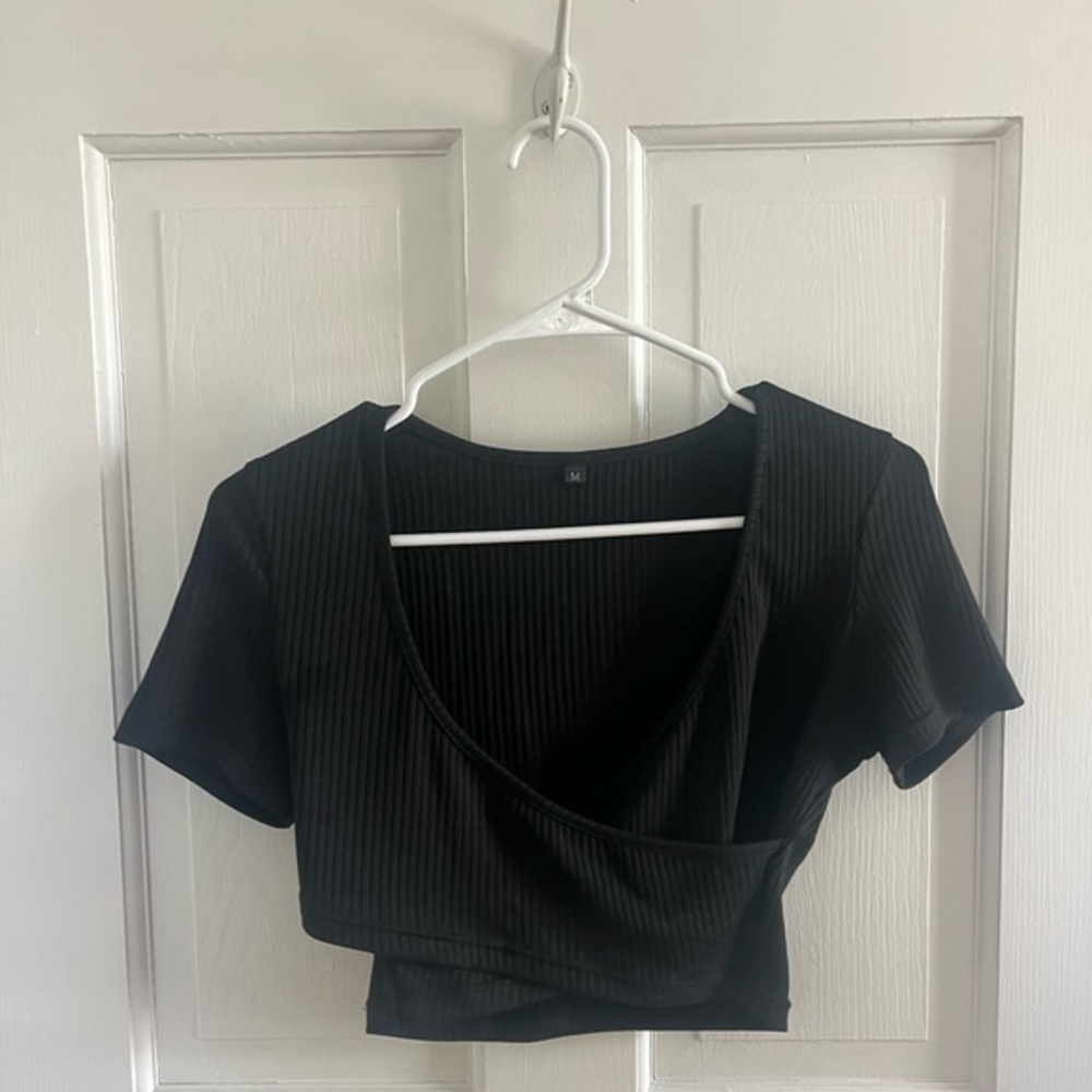 SHEIN Black Ribbed Crop Top